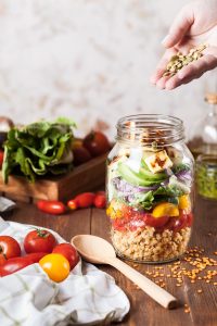 Renforcer son immunité est devenu une priorité pour beaucoup, notamment à l’approche de l’hiver ou en période de fatigue persistante. Pourtant, un aspect est souvent oublié dans les approches classiques : le rôle clé de la microcirculation dans le bon fonctionnement du système immunitaire.